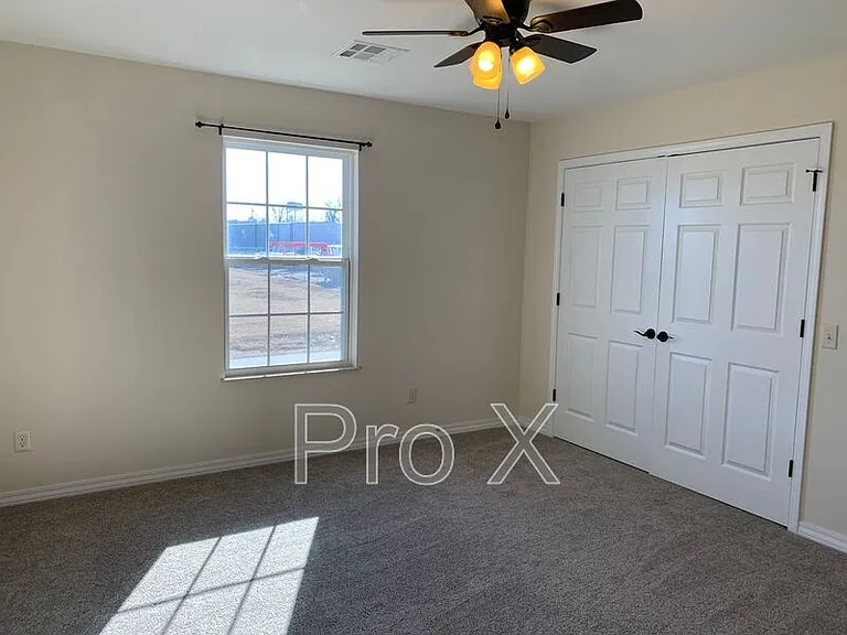 612 Easton Dr #B — Photo 11