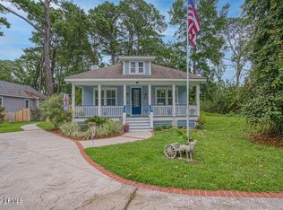 2 River Dr, Beaufort, SC 29907