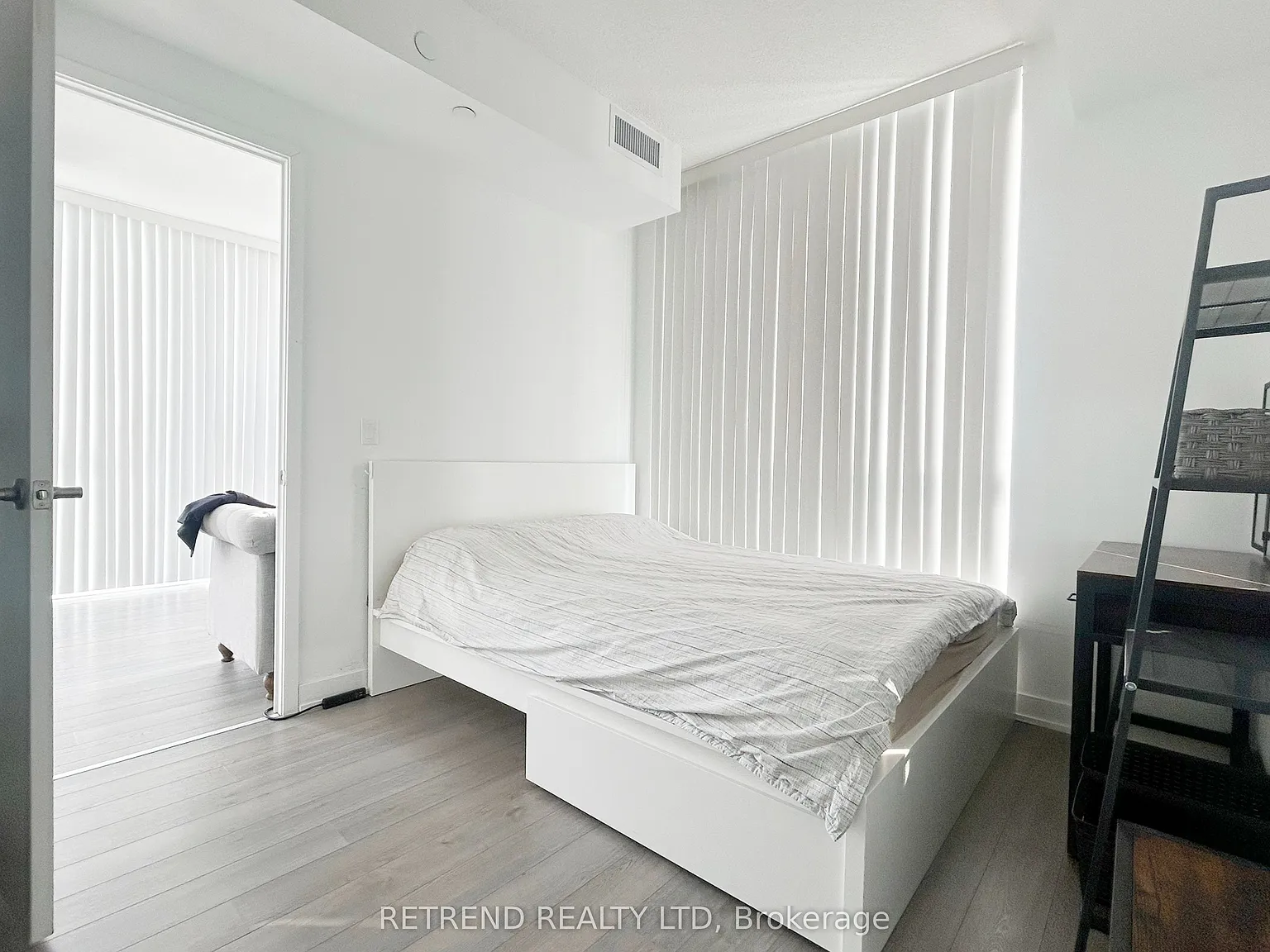 Becon Condo — Photo 4