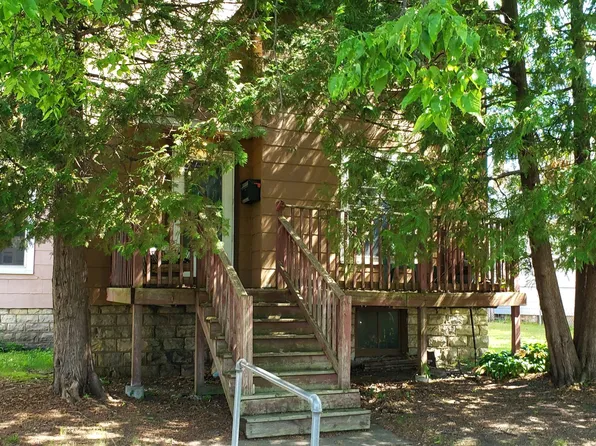 1204 15th Ave, Menominee, MI 49858