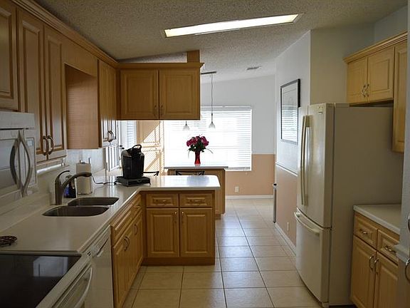 3rd image of 11832 Carmen Ave