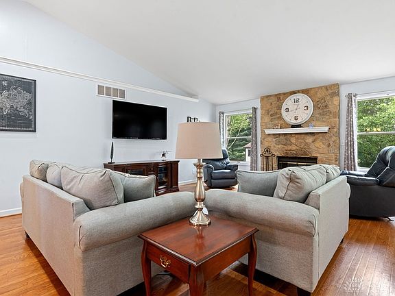5th image of 1504 N Regency Dr