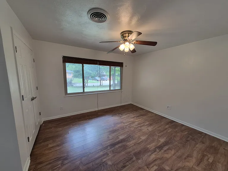 225 Burk Dr — Photo 10