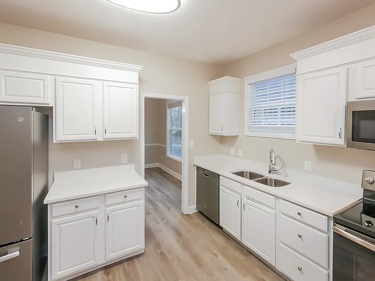 120 Carver St — Photo 9