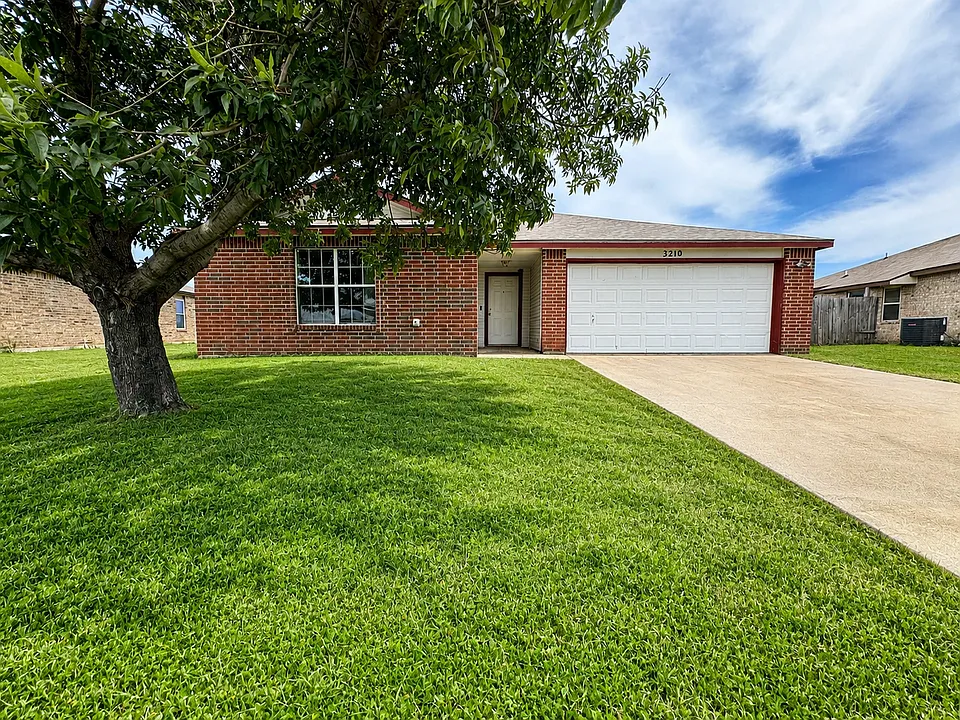 3210 Viewcrest Dr
