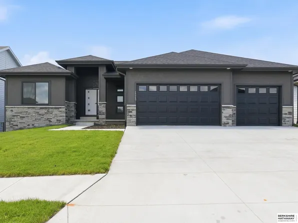19903 Cottonwood St, Gretna, NE 68028