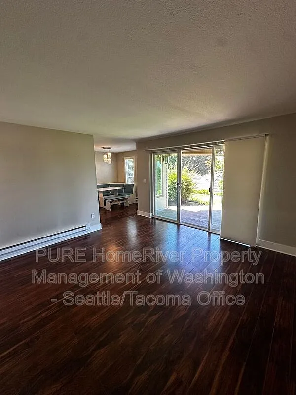 3 bed, 2.0 bath, 1120 sqft, $2,899 — Photo 3