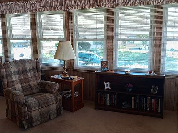 5th image of 801 Camelia Ct