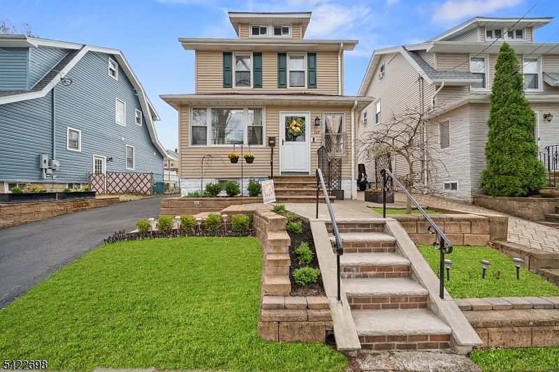 1st image of 169 Oak Ridge Ave