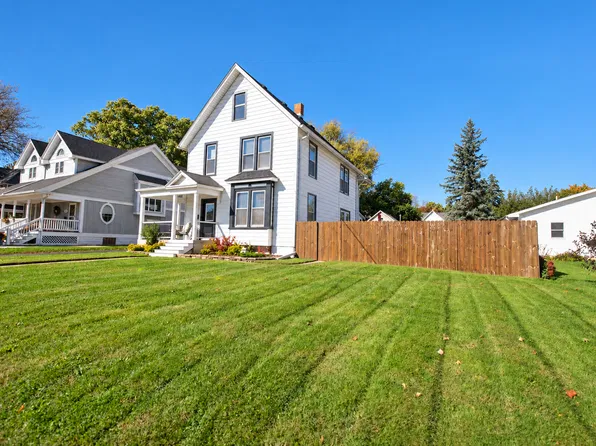 223 Lincoln Way, Dixon, IL 61021