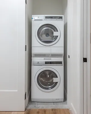 Sold by Modern Spaces | media 8