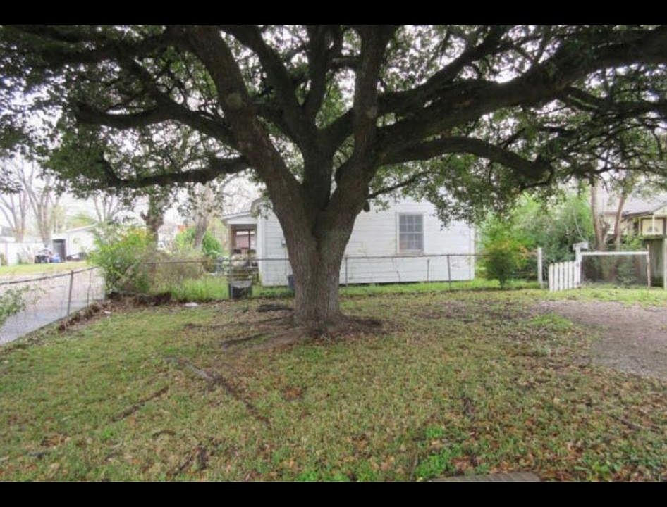 2nd image of 406 N Magnolia St