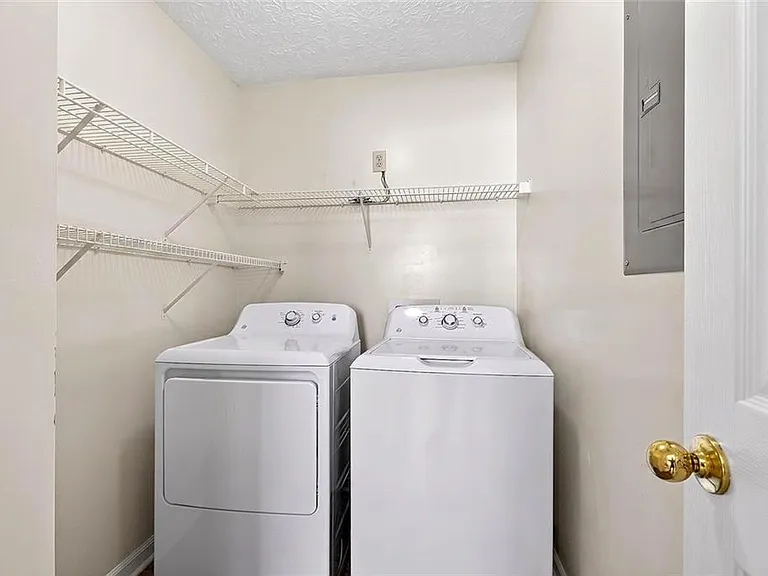 4502 Legend Hollow Ln — Photo 13