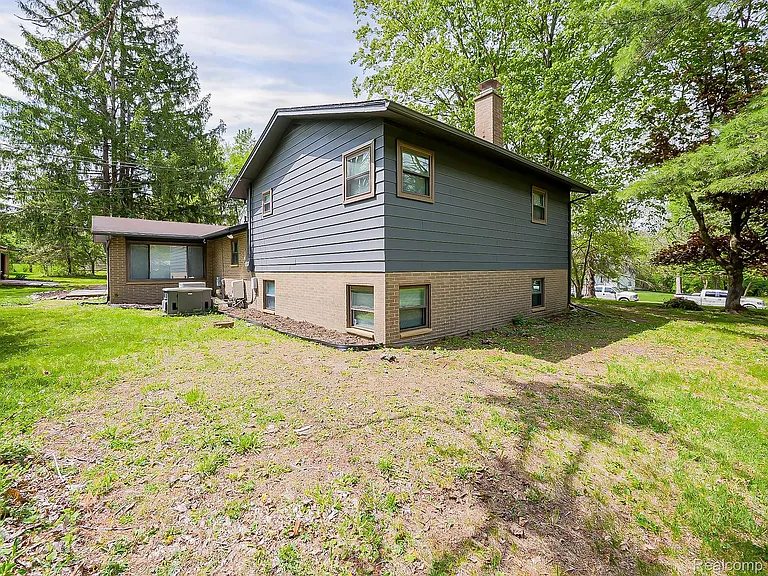 7580 Thornwood St — Photo 17