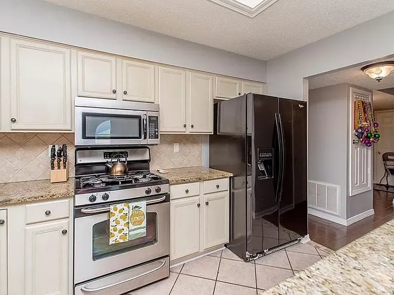 105 Larchwood Dr — Photo 13