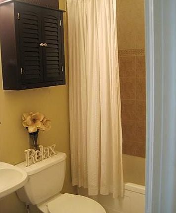 4th image of 2895 NE 32nd St APT 206