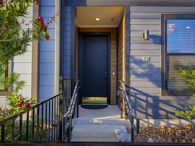 719 E Locust St #4107 — Photo 36