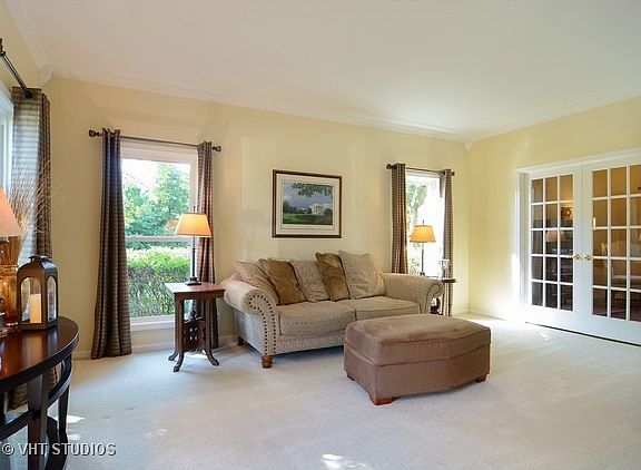 4th image of 2421 E Walden Ln