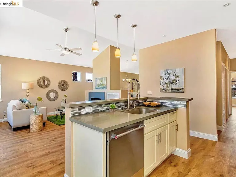 4724 Cove Ln — Photo 14