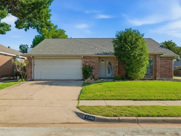 2500 Galemeadow Dr, Fort Worth, TX 76123