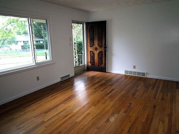 4th image of 2916 Greene Ave