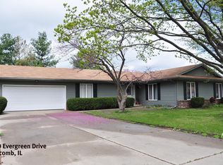 200 Evergreen Dr, Macomb, IL 61455