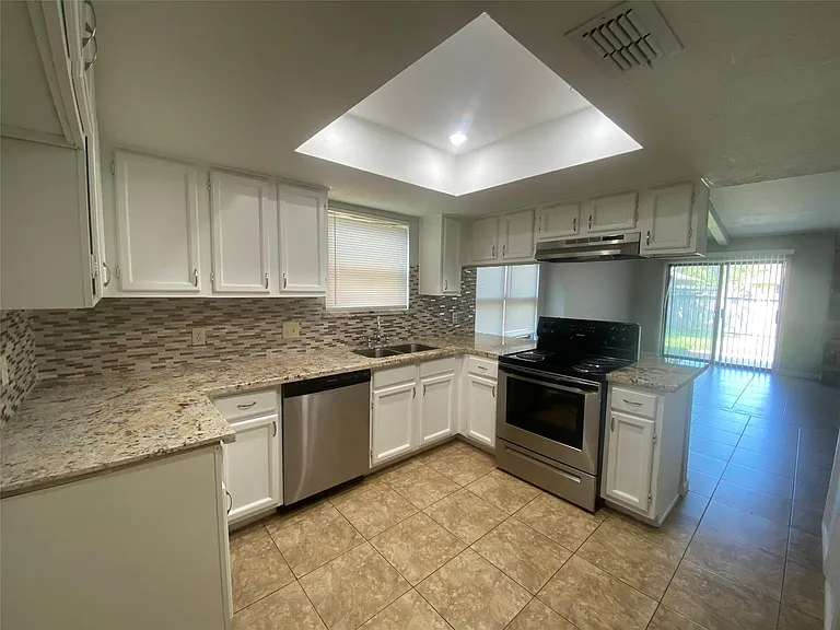 1330 Somercotes Ln — Photo 8