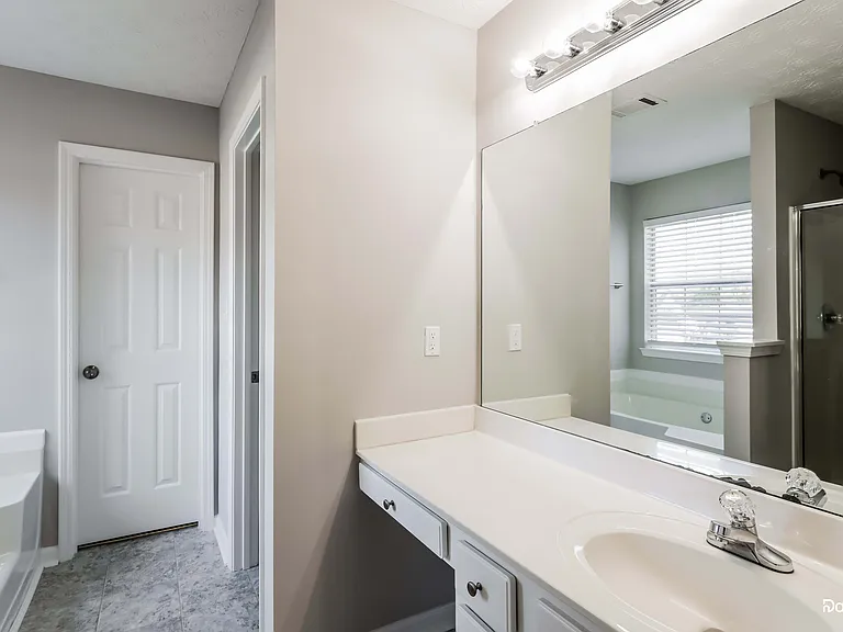 2323 Heatherton Cir — Photo 6