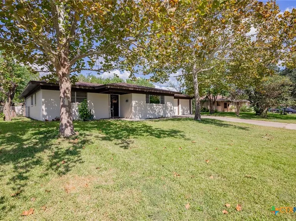 2225 McPherson Dr, Port Lavaca, TX 77979