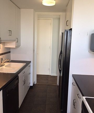 5th image of 2626 N Lakeview Ave APT 3612
