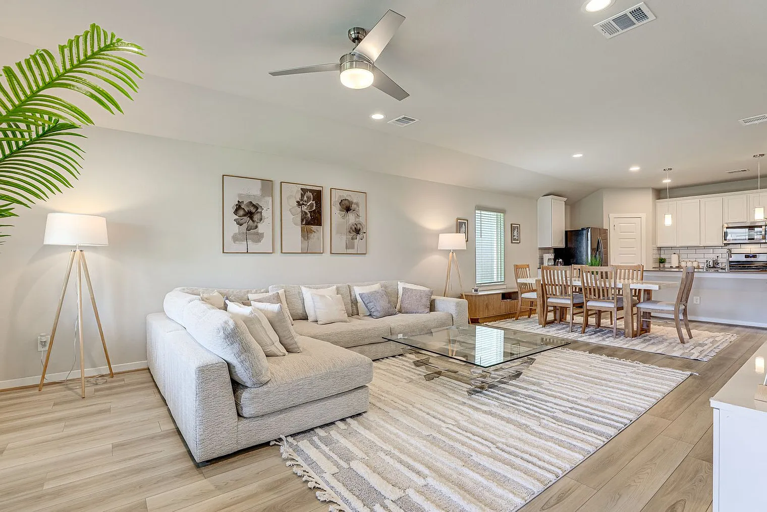 4 bed, 2.0 bath, 1894 sqft, $4,096 — Photo 3