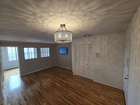 3rd image of 2025 E Greenwich Ave