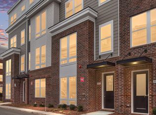 10573 Oak Pl, Fairfax, VA 22030