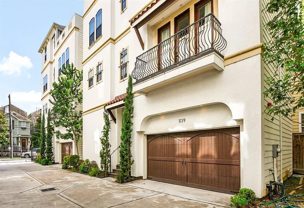 4 bed, 4.5 bath, 2632 sqft, $4,500 — Photo 1
