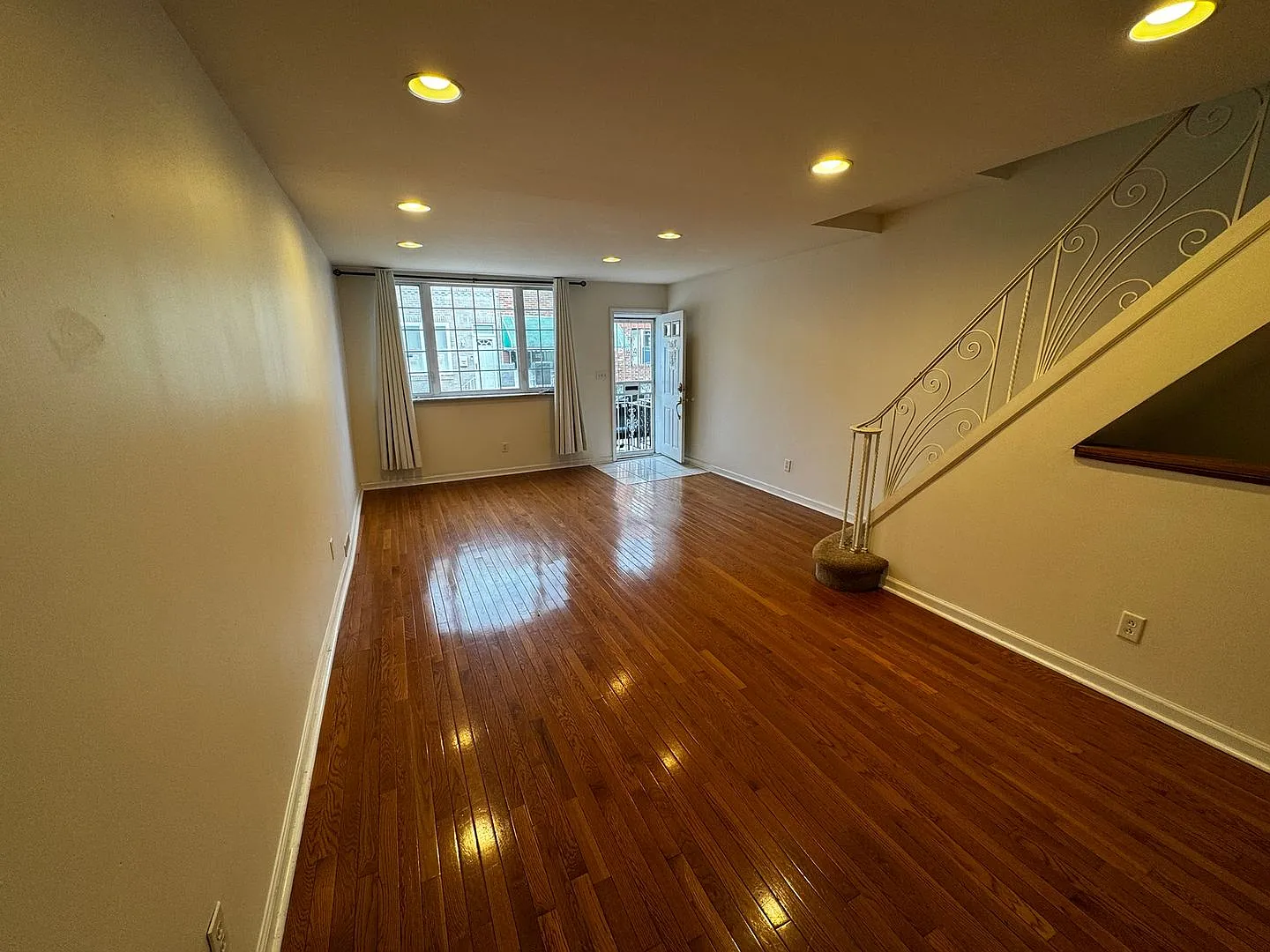Updated Rowhome in South Philly — Photo 3