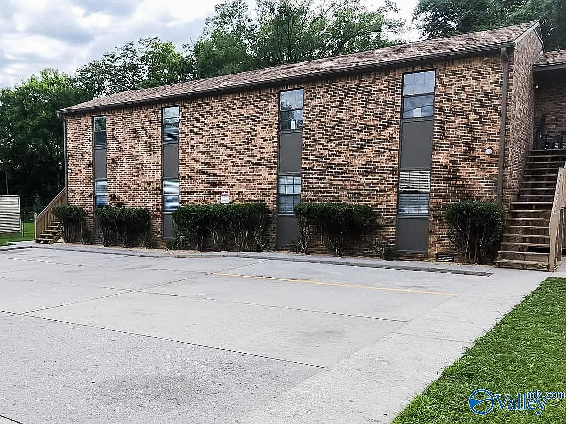 2 bed, 1.0 bath, 860 sqft, $895 — Photo 1