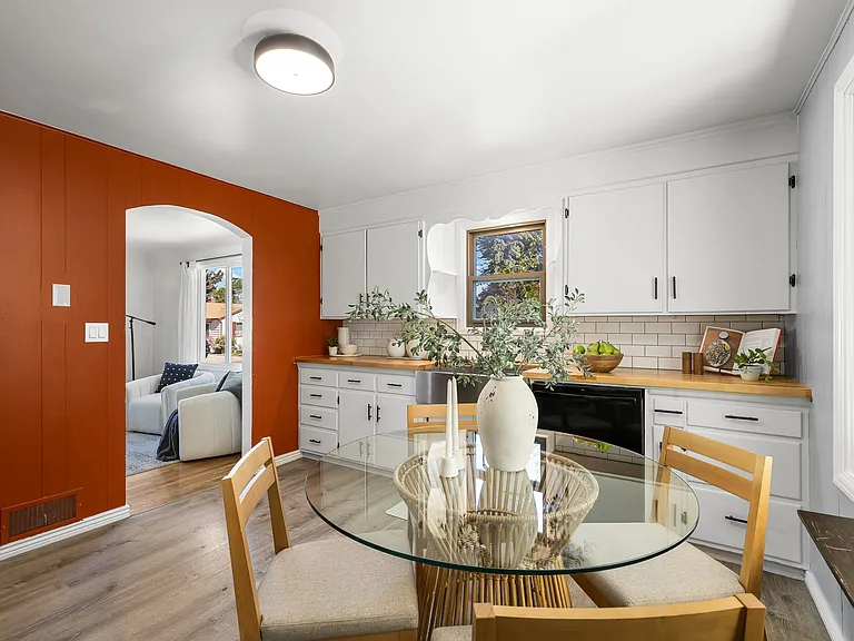 20 N Vinson St — Photo 14