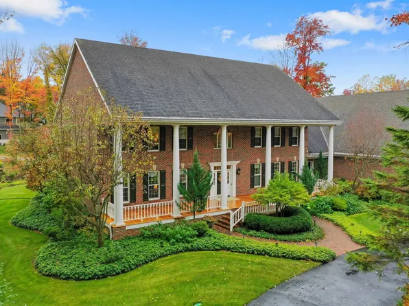 2525 Wyndrush Dr, Suamico, WI 54173