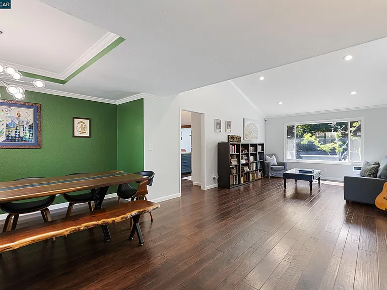301 Domingo Ct — Photo 8