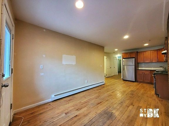 3rd image of 1243 Jefferson Ave #1