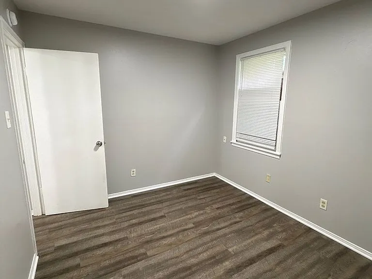1541 Roosevelt Ave — Photo 8