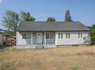 165 Robinson St, Sutherlin, OR 97479