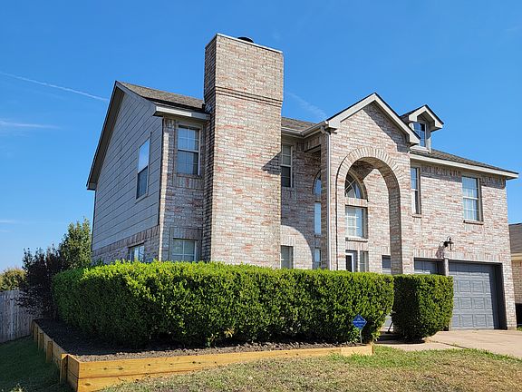 3rd image of 6001 Fenwick Ln