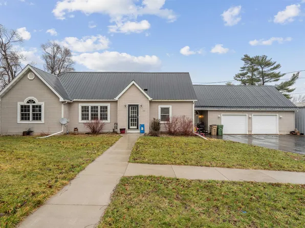 403 N Chestnut St, Edgewood, IA 52042