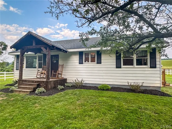 2808 King Rd, Sauquoit, NY 13456