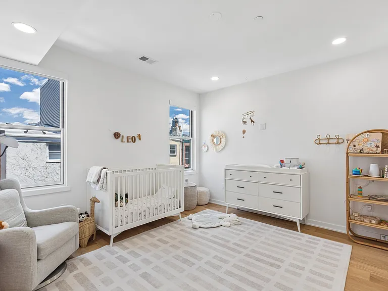 2231 Pemberton St — Photo 14