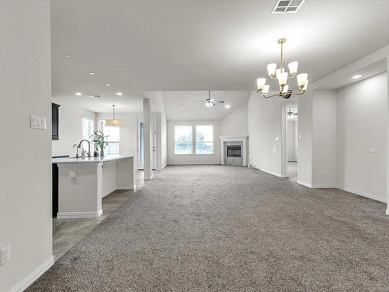 3425 De Soto Loop — Photo 11