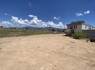 8 Meadowlake Cir, Los Lunas, NM 87031