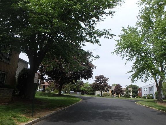 5th image of 713-5 Zlotkin Cir