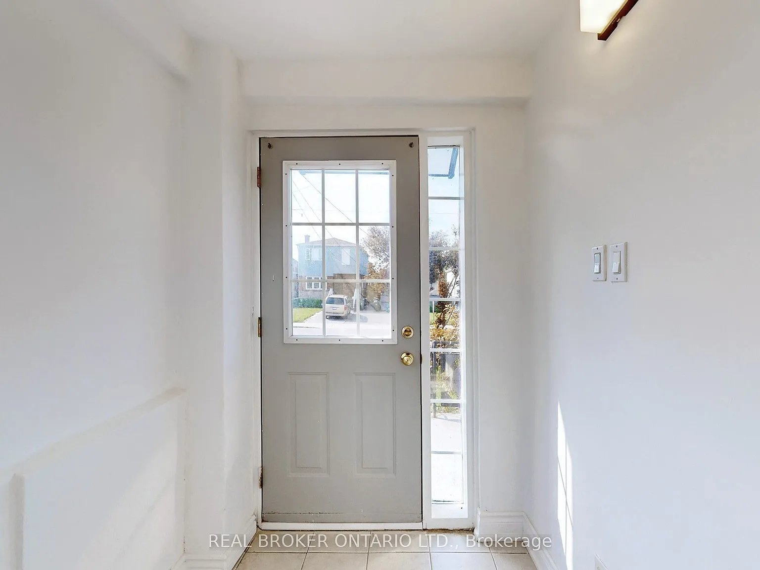 3 bed, $2,300 — Photo 2